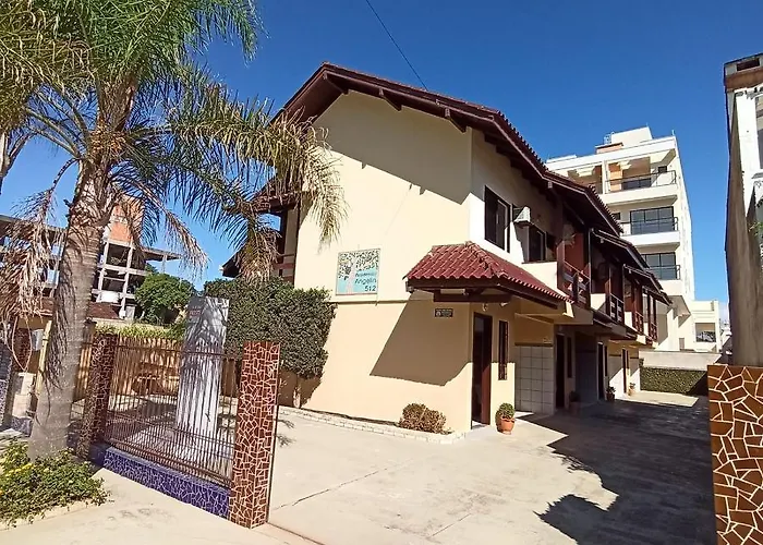 Duplex com ótimo custo x benefício pertinho da Praia de Mariscal Bombinhas